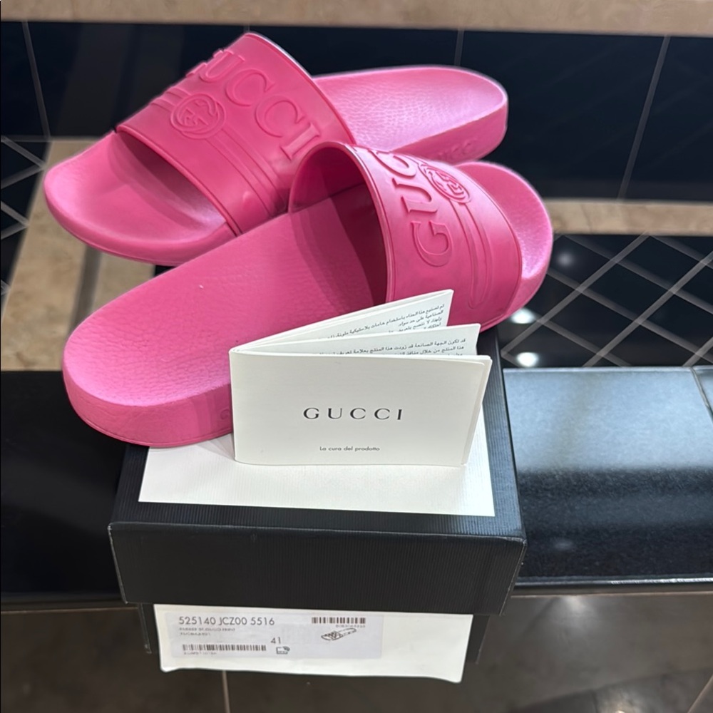 Gucci Fuchsia Rubber Slides